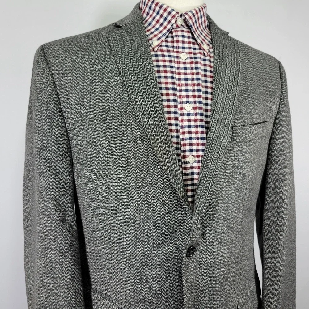 Michael Kors Men's Sport Coat Blazer Two Button Gray‎ herringbone Poly Blend 42R